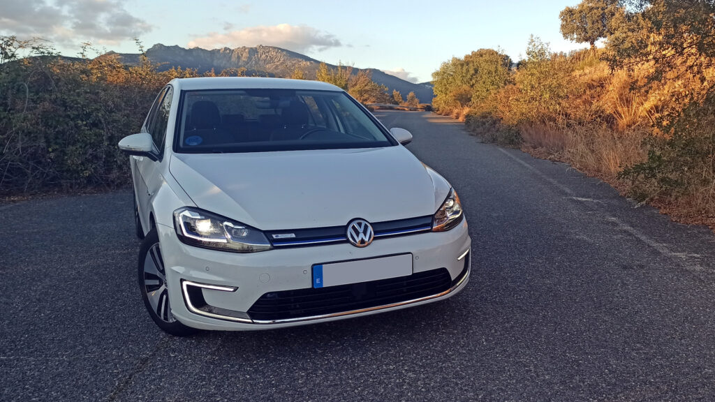 ¿Cómo ahorrar más, con un Toyota Prius a GLP o un Volkswagen e-Golf?